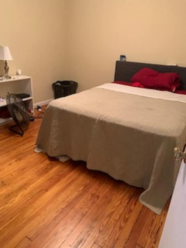 Building Photo - Two bedroom one bath close to law school