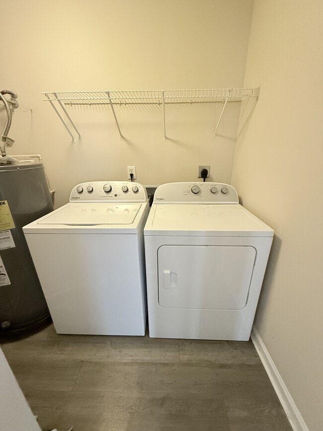 Building Photo - 8558 Hopkins Cir