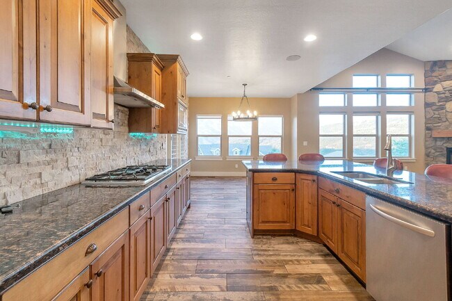 Building Photo - Suncrest — Stunning 4 Bed, 4 Bath Home - SPACIOUS LIVING