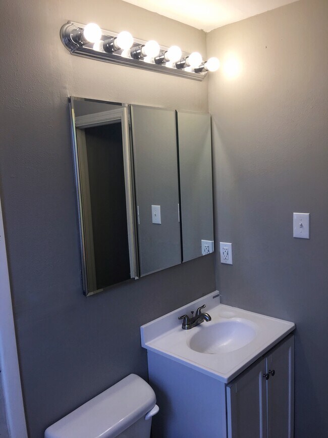 Building Photo - 1223 Louisville Ave