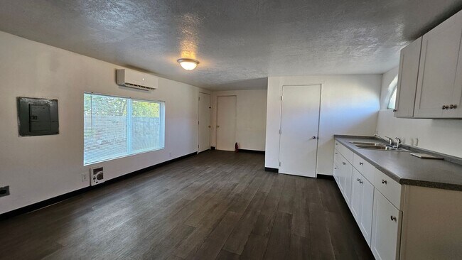 Building Photo - 1721-1729 Del Sur Drive SW