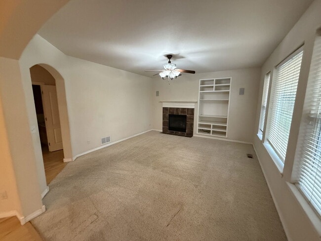 Building Photo - 8130 Lighthouse Ln