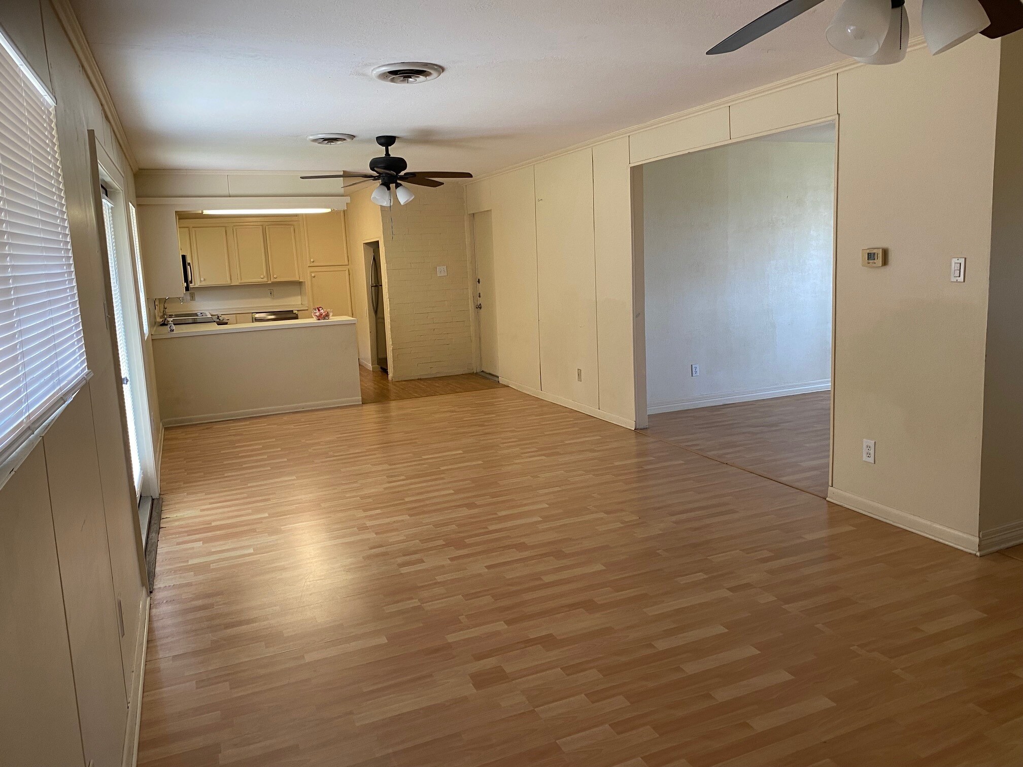 Building Photo - 857 Belmeade Dr