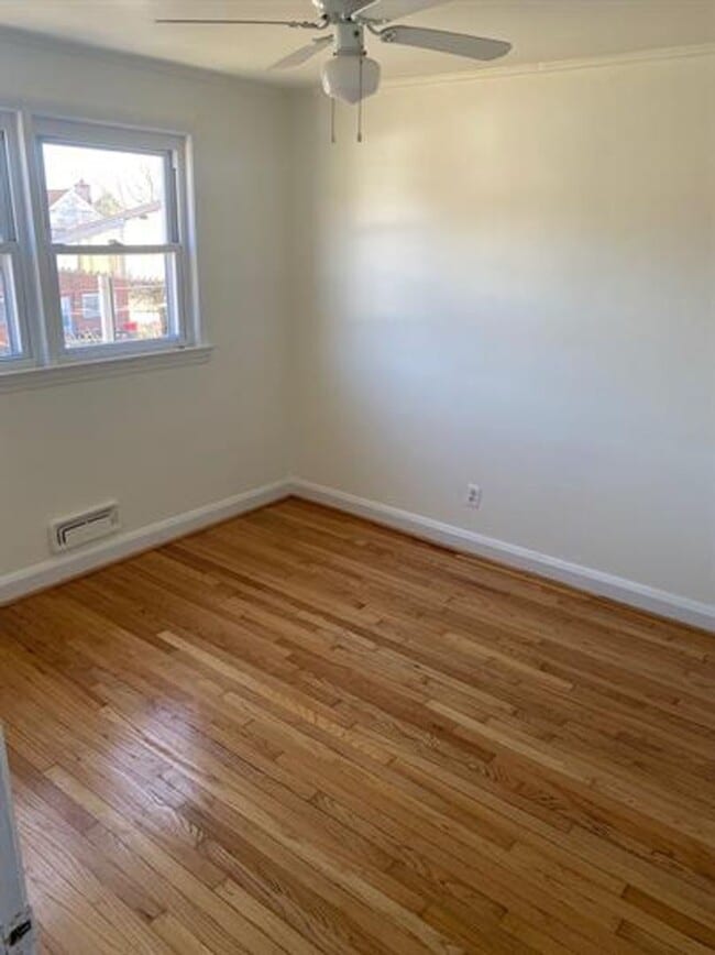 Building Photo - Two Bedroom Home