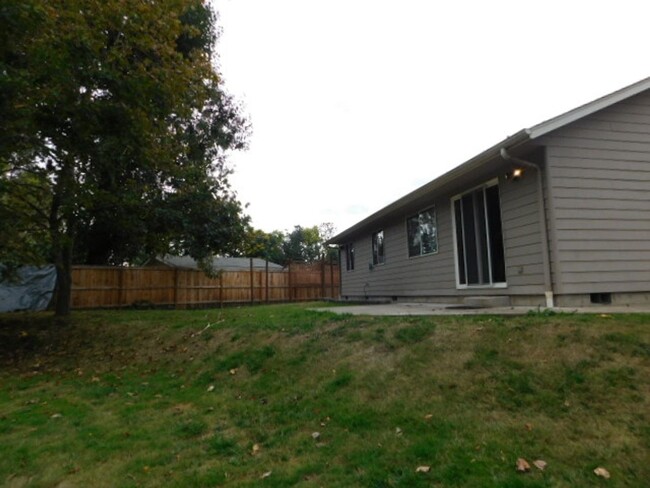 Building Photo - 3Bd/2Ba Single Story House - Available Soon!