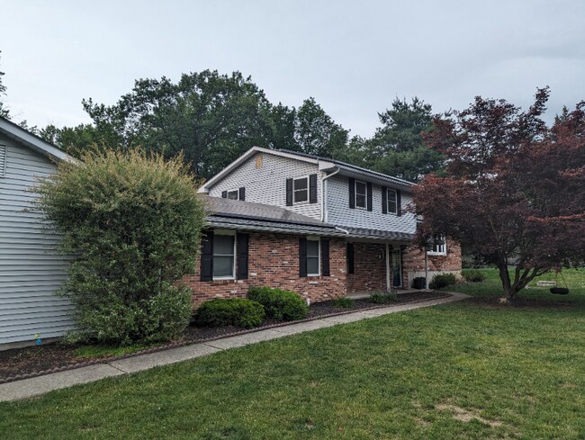 Building Photo - 2224 White Tail Ct
