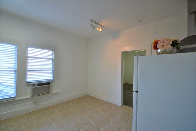 Building Photo - 1517 Bonnie Brae St