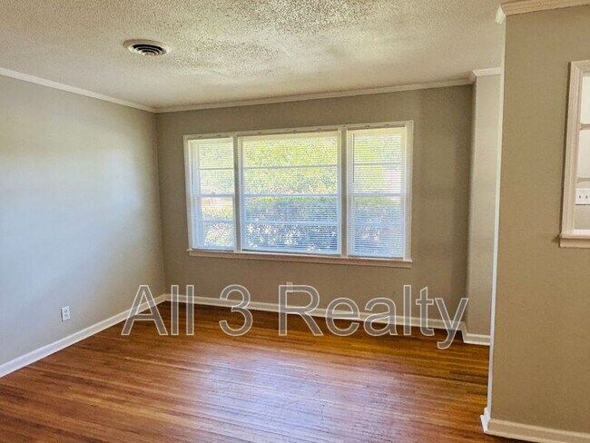 Building Photo - 664 Joryne Dr