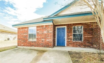 Building Photo - AVAILABLE NOW! - 2 WEEKS FREE (SECTION 8 A...