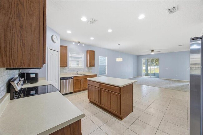 Building Photo - 5588 Sycamore Canyon Dr