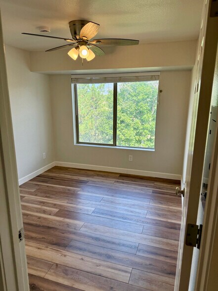 Building Photo - 33 S Boulder Cir