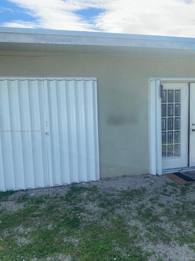 Primary Photo - 7321 Grandview Blvd