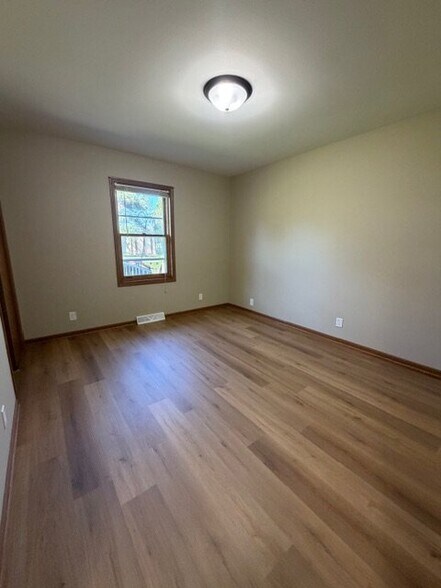 Building Photo - 11450 W Edgerton Ave