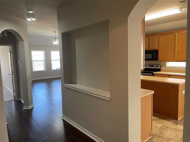 Building Photo - 5908 Meadowglen Dr