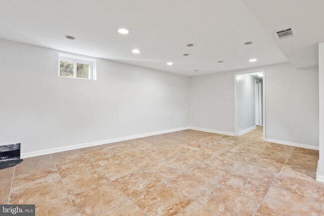 Building Photo - 3001 Fairhill Ct