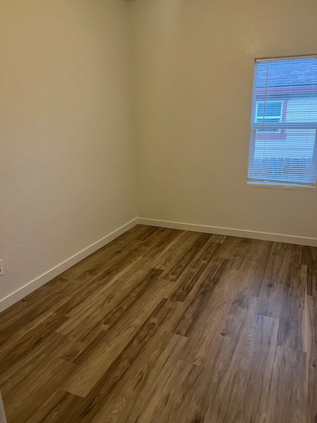 Building Photo - 3BED 2.5BATH HOME NEAR DOWNTOWN