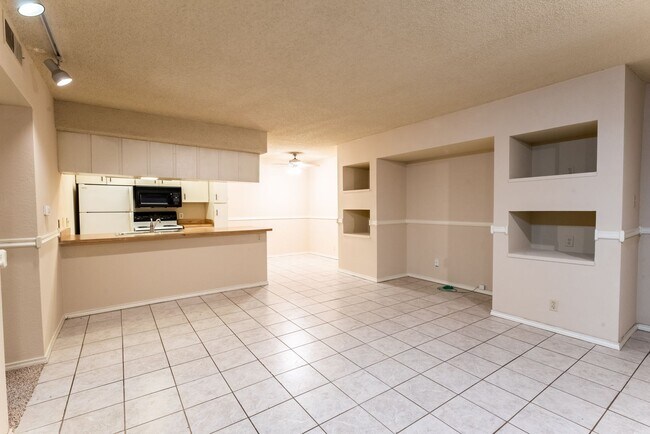 Building Photo - Pointe Condos #56