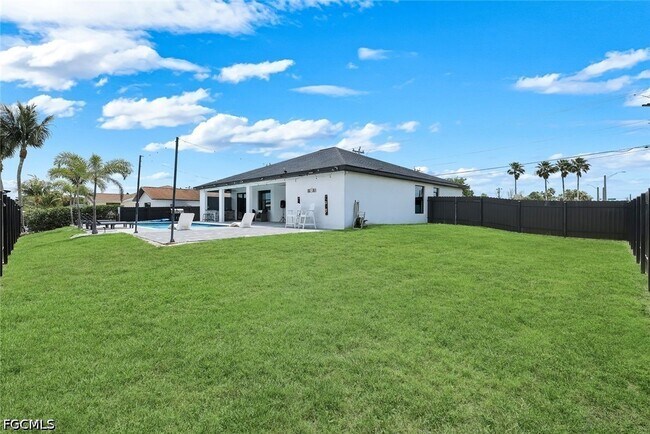 Building Photo - 2419 Country Club Blvd