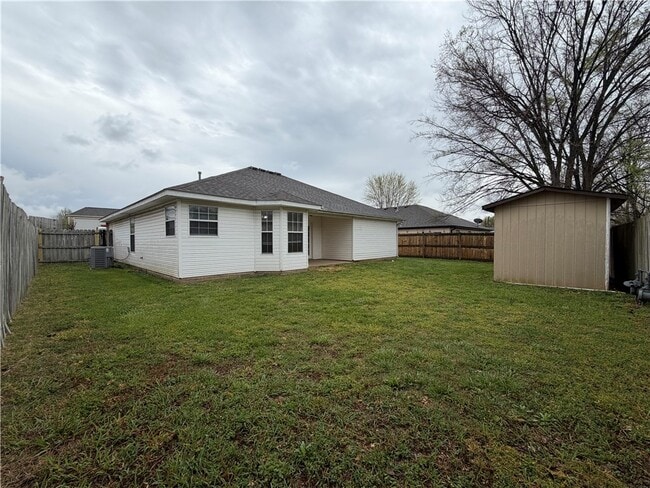 Building Photo - 2616 Meadow Lake St