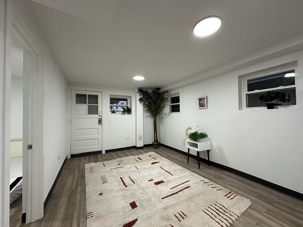 Building Photo - 1634 N Whipple St