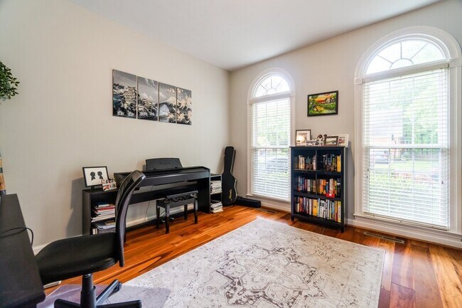 Building Photo - 821 Loch Island Dr