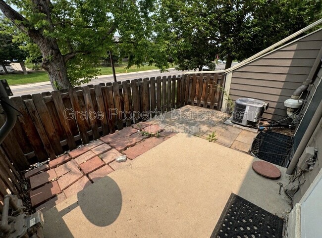 Building Photo - 11560 Community Center Dr