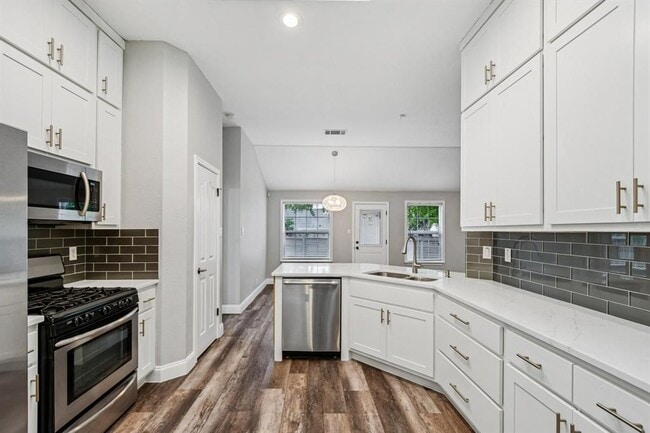 Building Photo - 16800 Bailey Jean Dr