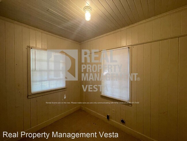 Building Photo - 2 br, 1 bath House - 1052 Mimosa Dr