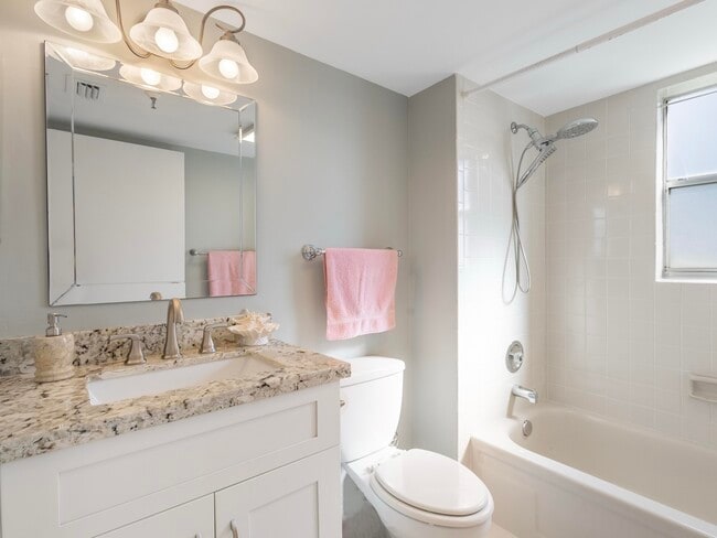 Building Photo - 14527 Bonaire Blvd