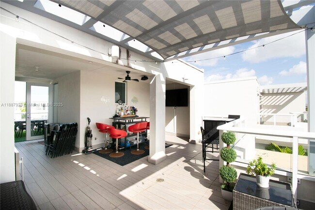 Building Photo - 6320 NW 104th Path