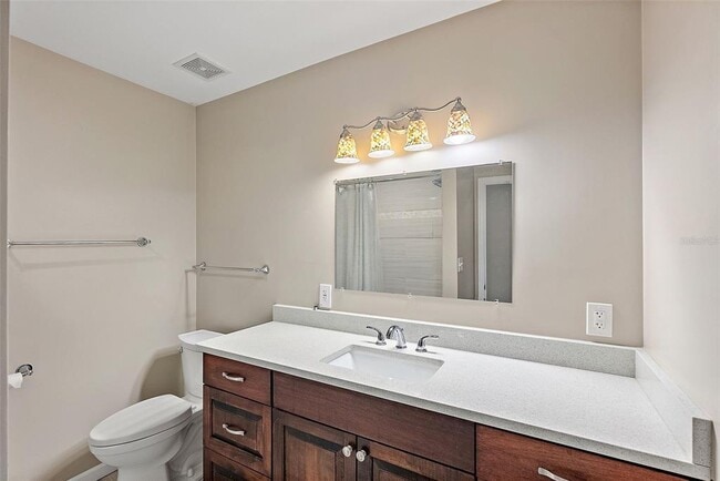 Building Photo - 5080 Oaklawn Ln