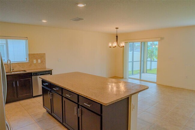 Building Photo - 275 Lake Lucerne Way