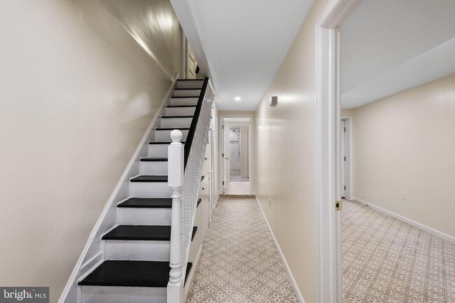 Building Photo - 145 D St SE