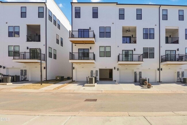 Building Photo - 1247 Shaw View Aly