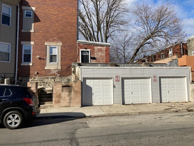 Building Photo - 5301 Catharine St