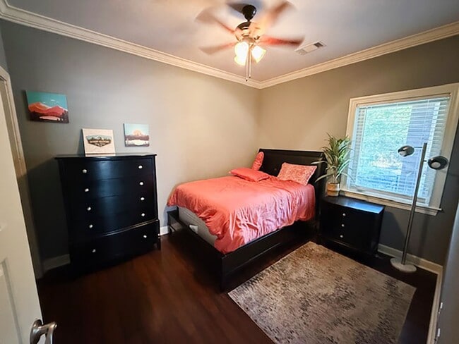 Building Photo - Lakefront Condo for Rent in Hot Springs