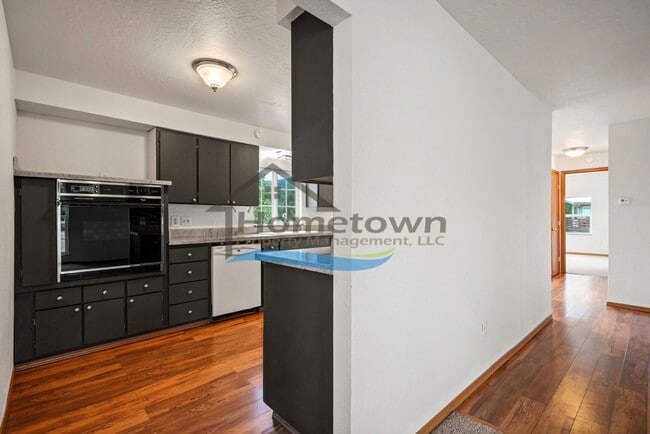 Building Photo - Post Falls Riverfront Home!