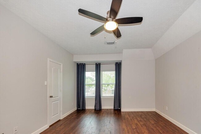 Building Photo - 11634 Peachwood Lake Dr