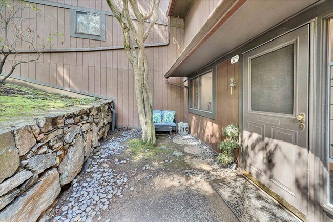 Building Photo - 375 Martling Ave