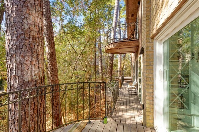 Building Photo - 201 Vanderpool Ln