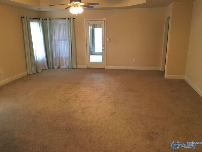 Building Photo - 303 Healey Dr