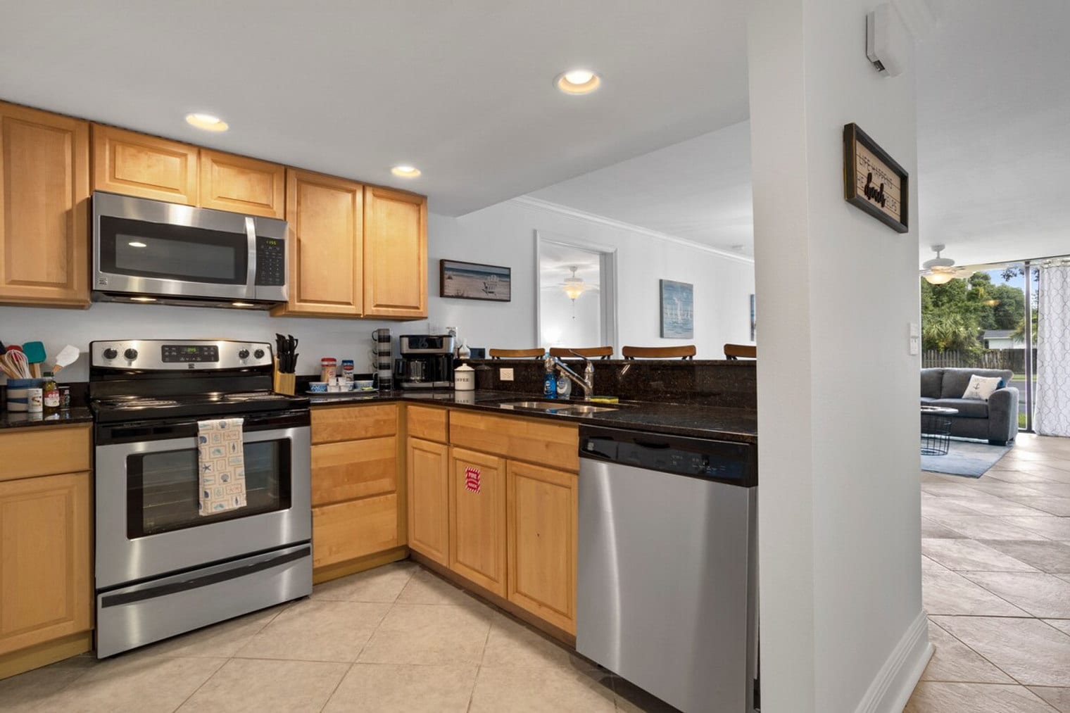 Building Photo - 2046 Beach Blvd