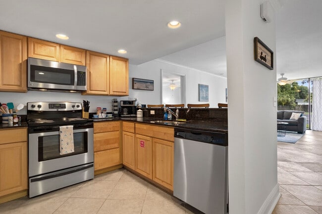 Building Photo - 2046 Beach Blvd