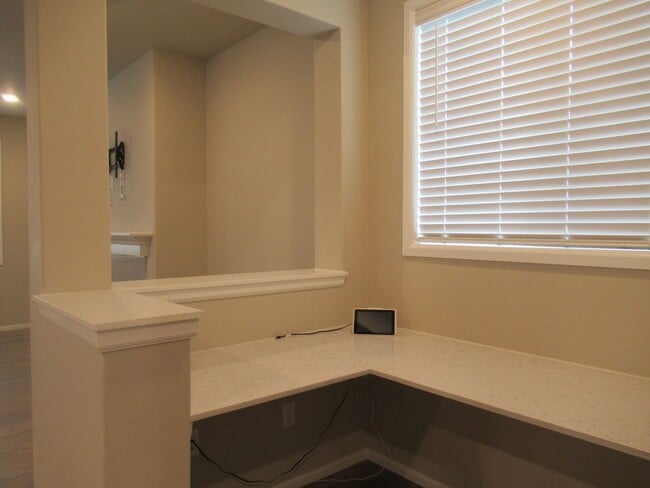 Building Photo - Light and bright 4 bedroom, 2.5 bath home in Covington's Maple Hills community