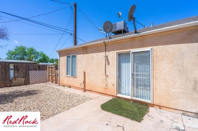 Building Photo - Charming 3 Bed, 2 Bath Home in the Heart of St. George!