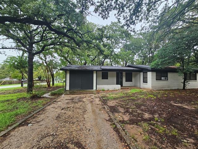 Building Photo - 920 Red Bud Dr