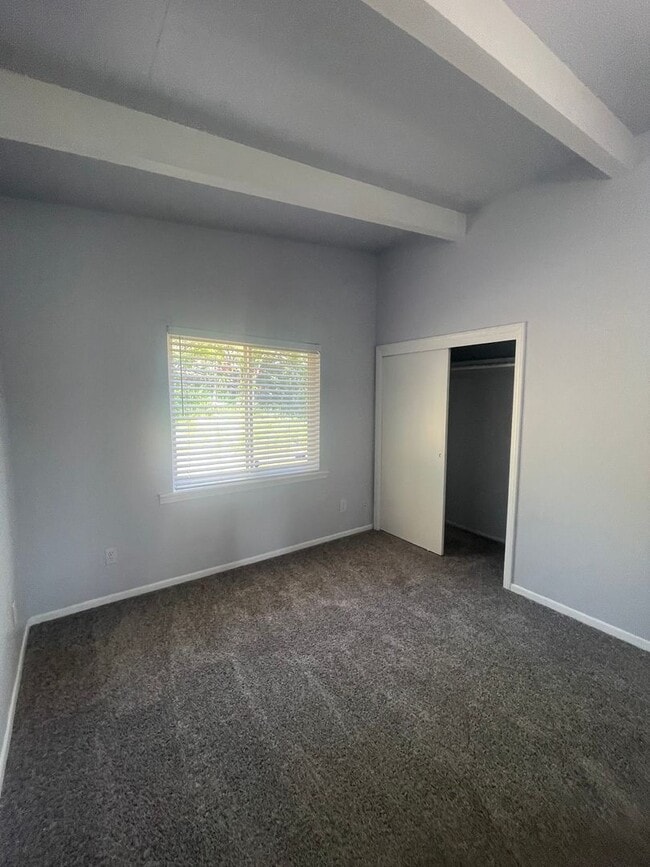 Building Photo - New renovated home