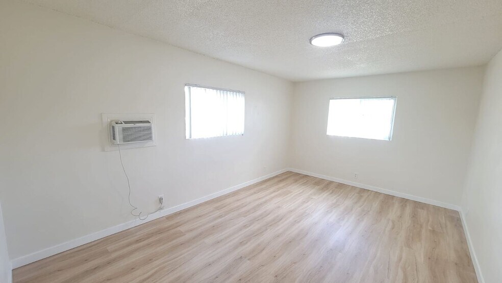 Building Photo - 13115 Oxnard St