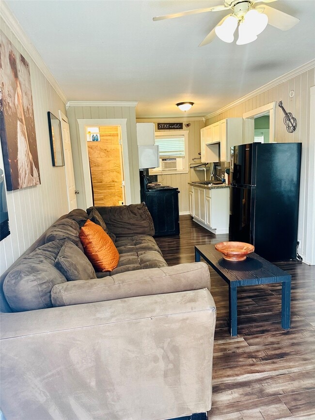 Building Photo - 4210 Ennis St