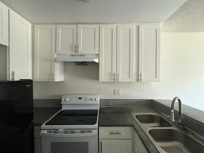 Building Photo - 9010 Tobias Ave